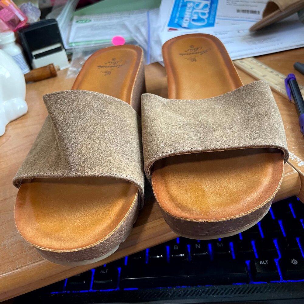 AMANDA BLU FAUX SUEDE SLIDE TAN SANDAL SIZE 9 VERY GOOD CONDITION